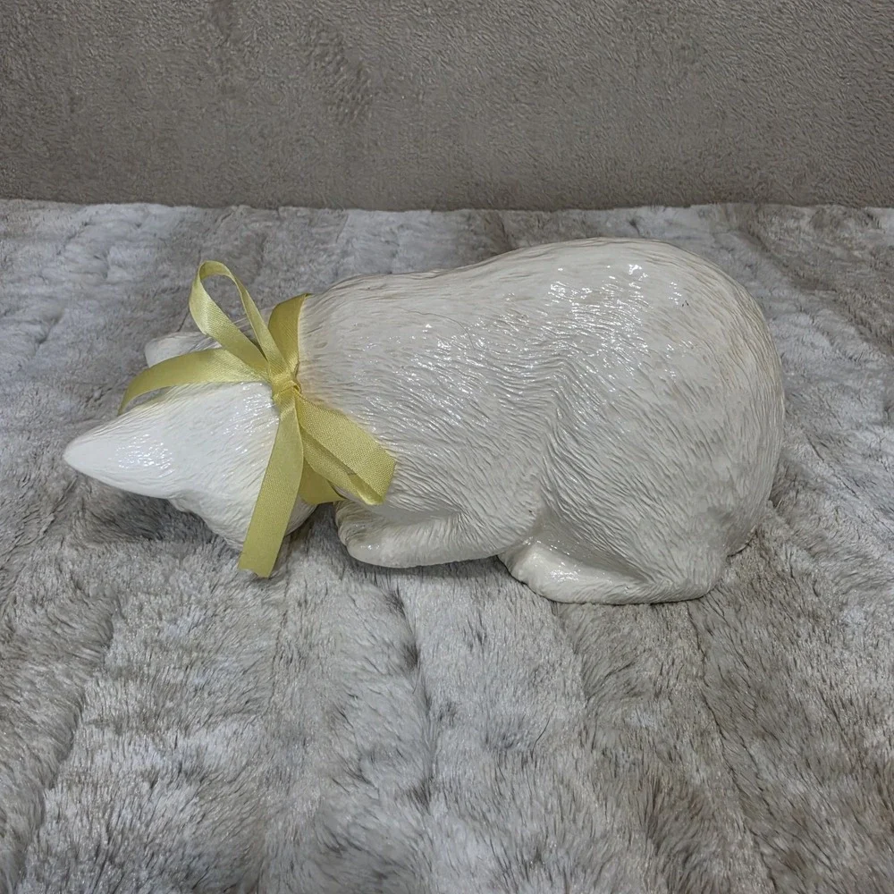 Vintage 1986 Scioto Ceramic Cats Figurine Set of 2 White Shelf Sitter Playful